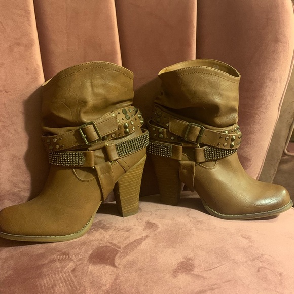 Not Rated brand ladies bootie, size 8.5 - Picture 5 of 8